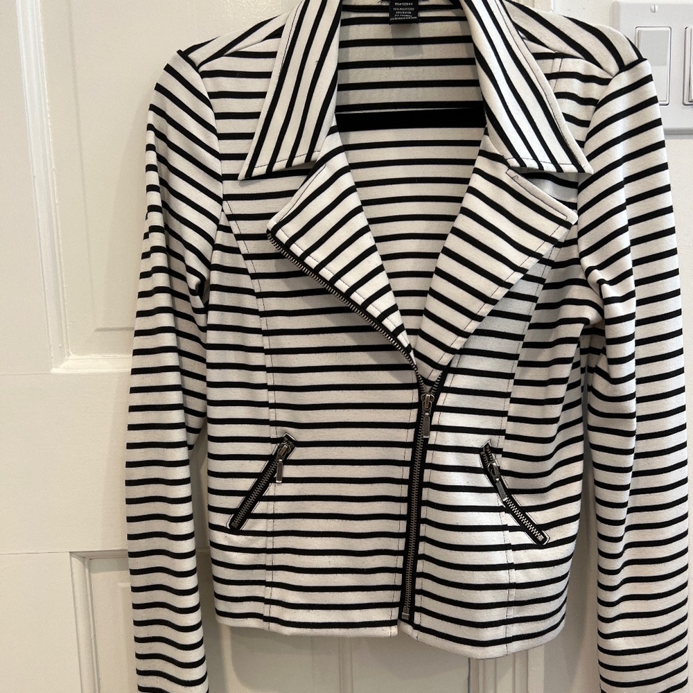 Striped fitted blazer/jacket